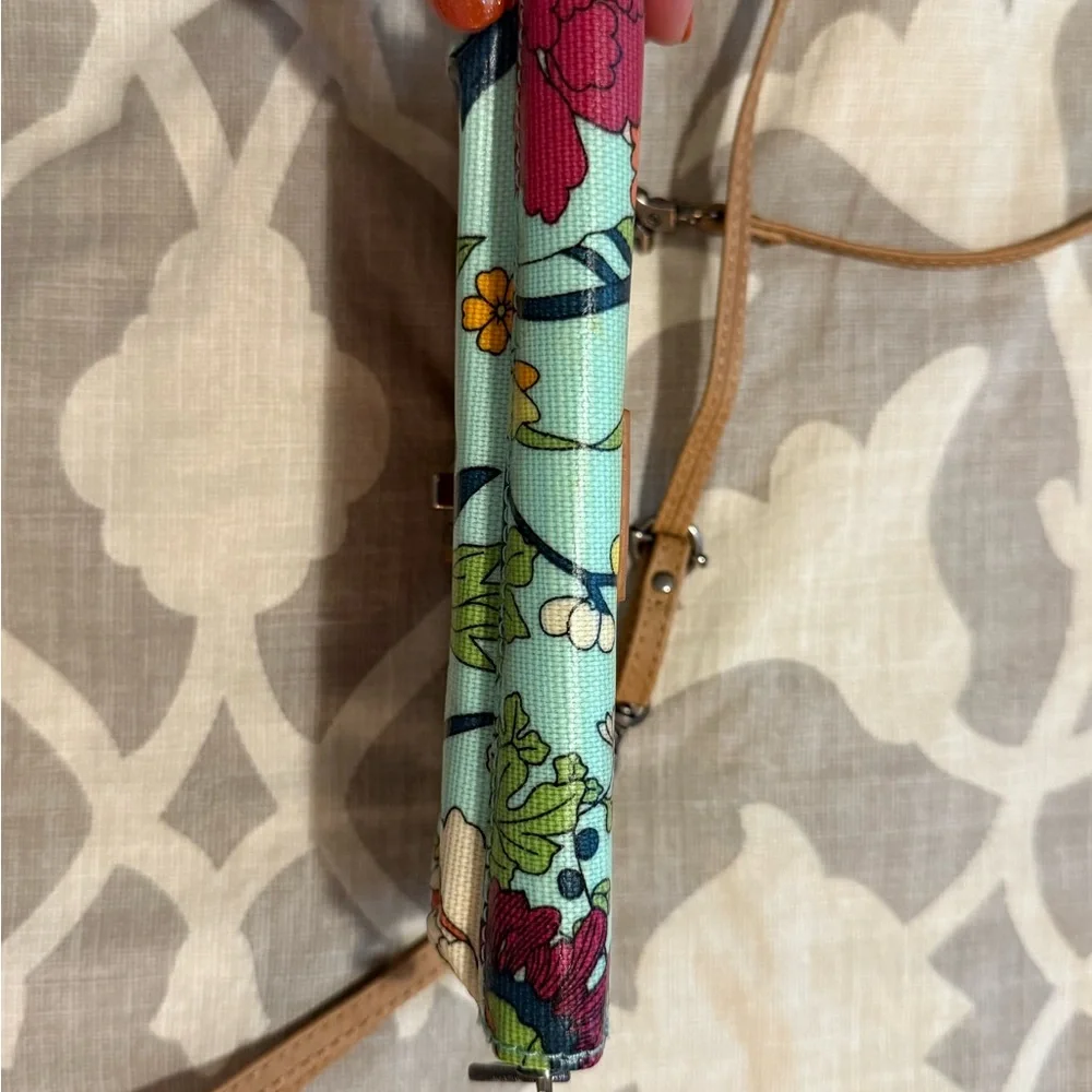 Sakroots Artist Circle Large Smartphone Crossbody Wallet in a floral pattern - Picture 5 of 13